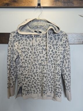 Denver Hayes Beige & Gray Leopard-Print Hooded Sweater